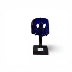 Small bauta mask in midnight blue with display included has a height of 17 cm and a width of 9 cm. The product weighs 209 hectograms.